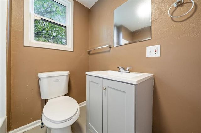 9815 E 9th Street S, Independence, MO 64053