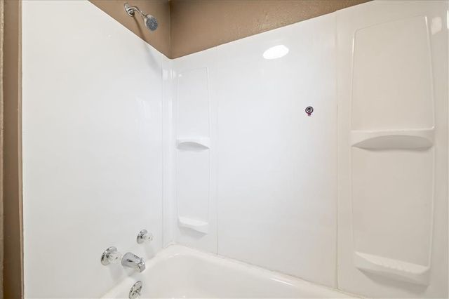 9815 E 9th Street S, Independence, MO 64053