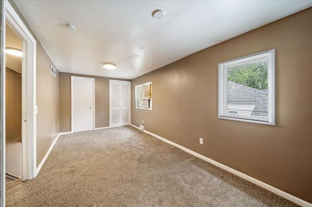 9815 E 9th Street S, Independence, MO 64053
