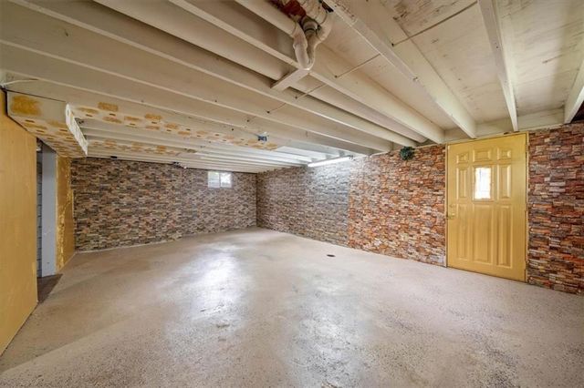 9815 E 9th Street S, Independence, MO 64053