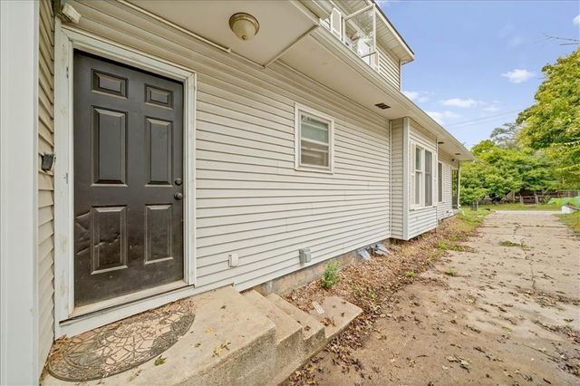 9815 E 9th Street S, Independence, MO 64053