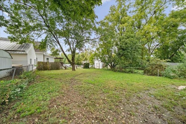 9815 E 9th Street S, Independence, MO 64053