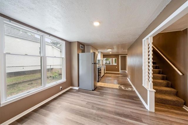 9815 E 9th Street S, Independence, MO 64053