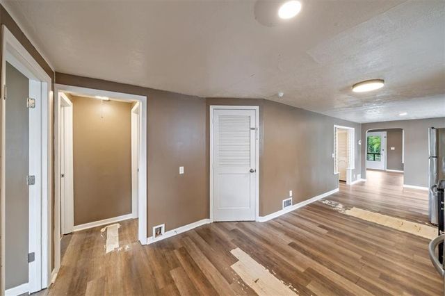 9815 E 9th Street S, Independence, MO 64053