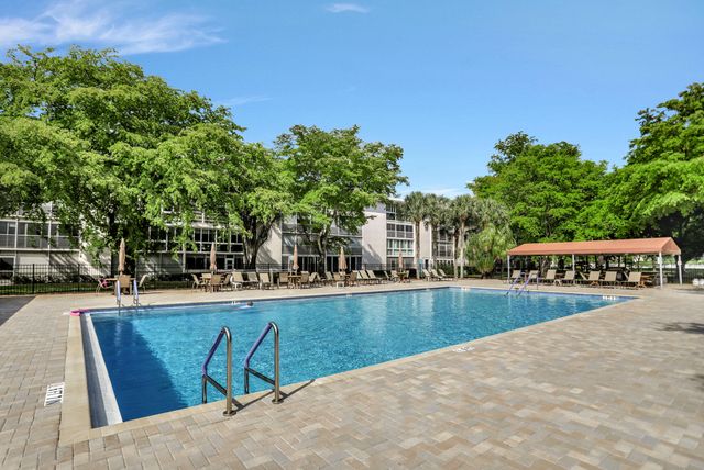 2002 Granada Drive E1, Coconut Creek, FL 33066