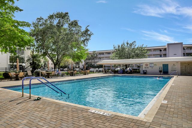 2002 Granada Drive E1, Coconut Creek, FL 33066
