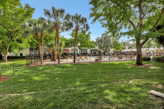 2002 Granada Drive E1, Coconut Creek, FL 33066
