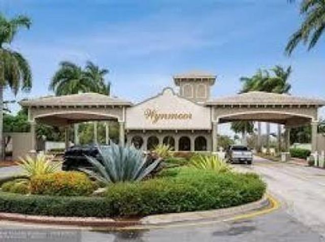 2002 Granada Drive E1, Coconut Creek, FL 33066