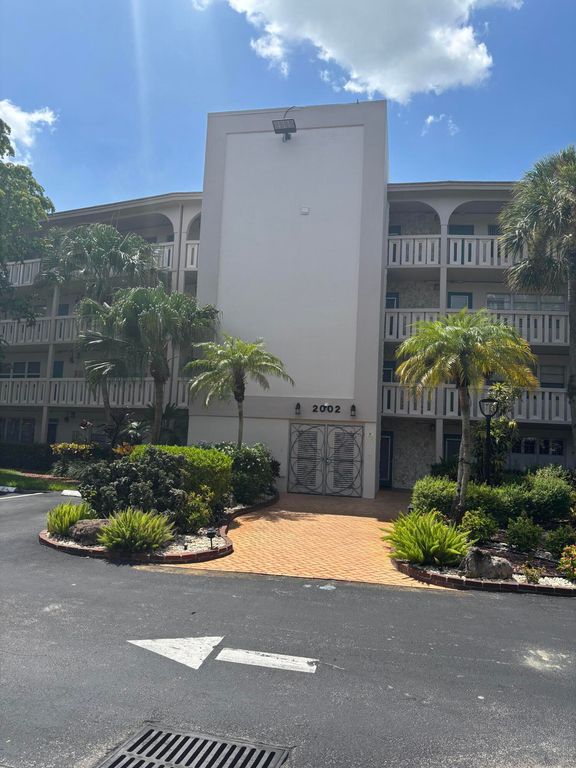 2002 Granada Drive E1, Coconut Creek, FL 33066