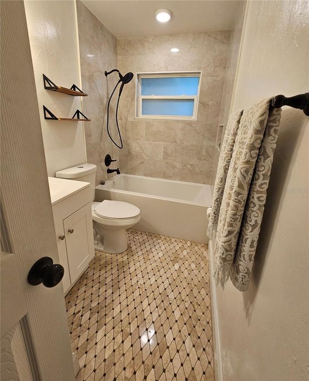 Image 13 of property listing at 1903 SIMONTON AVENUE, Orlando, FL 32806