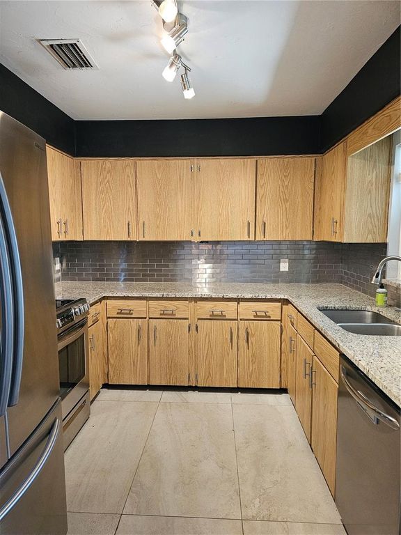Image 6 of property listing at 1903 SIMONTON AVENUE, Orlando, FL 32806