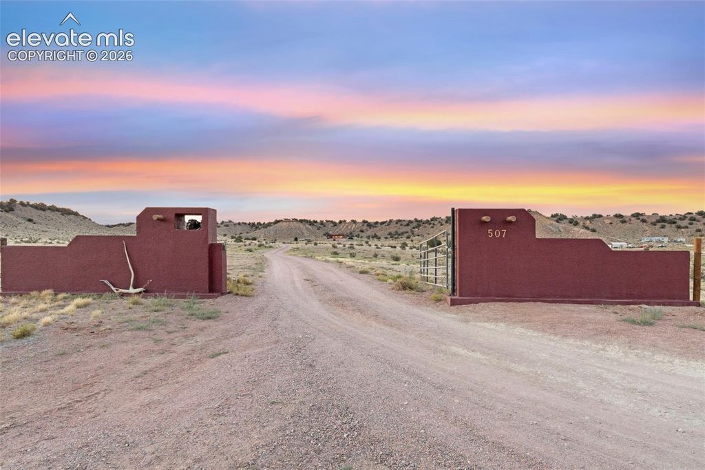 507 Van Egmond Drive, Penrose, CO 81240 — photo 2
