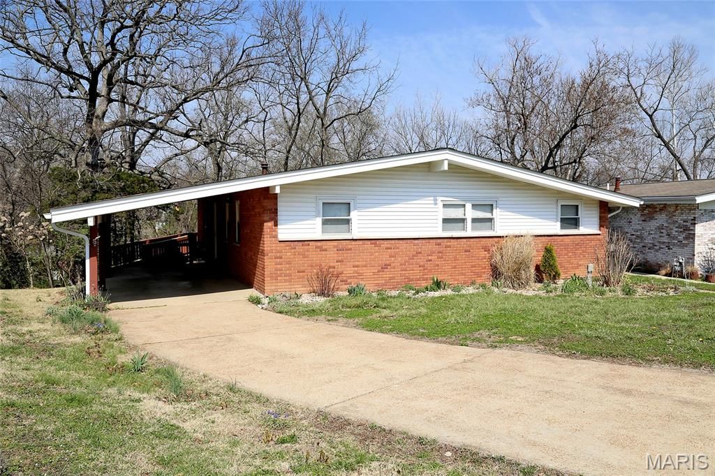 529 Barcia Drive, St Louis, MO 63119