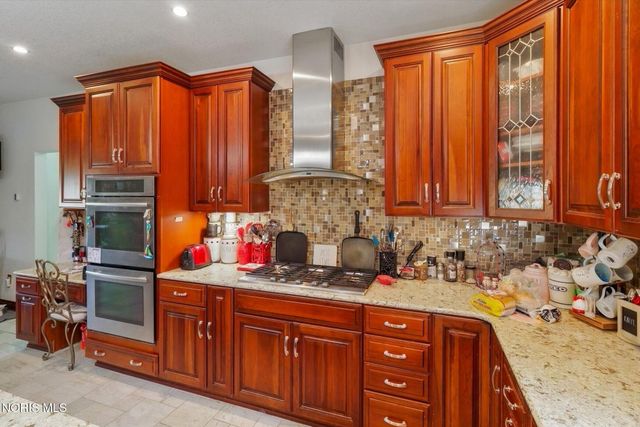 1925 Seaford Drive, Oregon, OH 43616