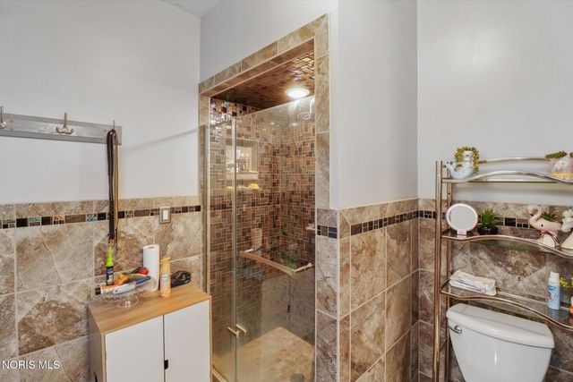 1925 Seaford Drive, Oregon, OH 43616