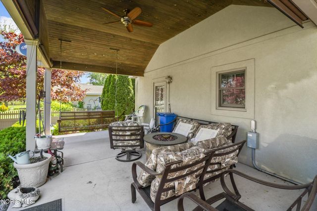 1925 Seaford Drive, Oregon, OH 43616