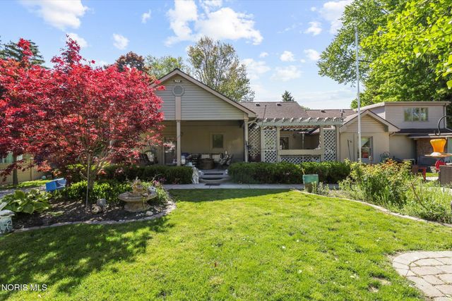 1925 Seaford Drive, Oregon, OH 43616