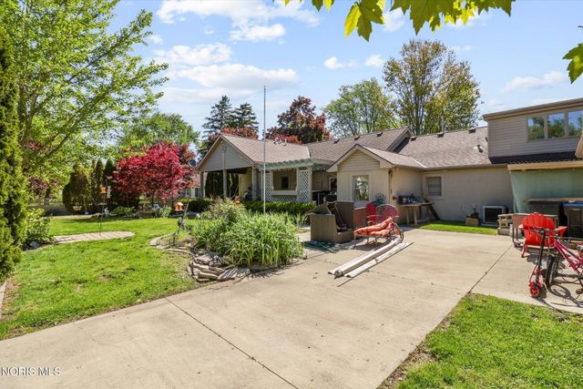 1925 Seaford Drive, Oregon, OH 43616