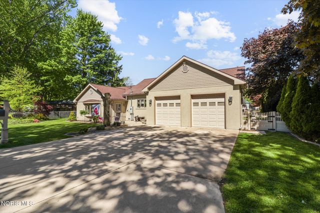 1925 Seaford Drive, Oregon, OH 43616