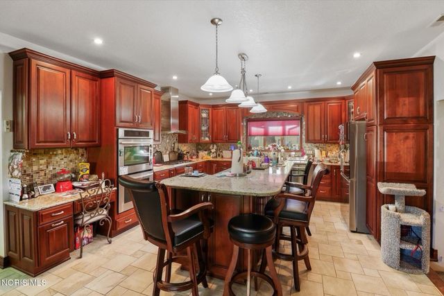1925 Seaford Drive, Oregon, OH 43616