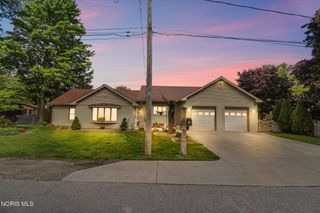 1925 Seaford Drive, Oregon, OH 43616