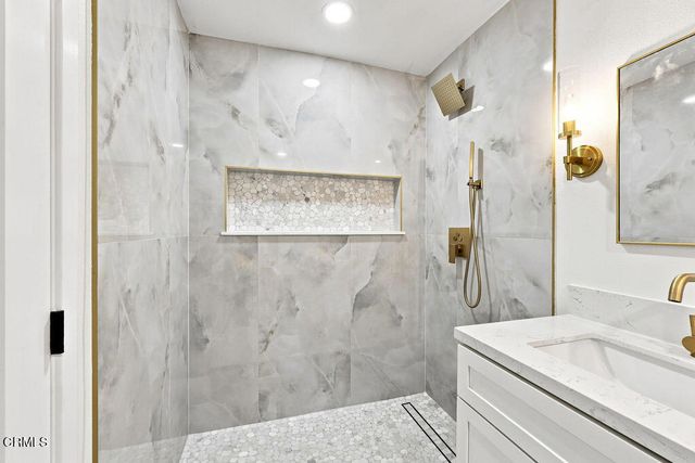975 E Avenida De Los Arboles, Thousand Oaks, CA 91360