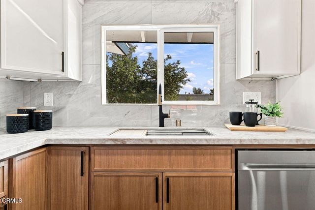 975 E Avenida De Los Arboles, Thousand Oaks, CA 91360