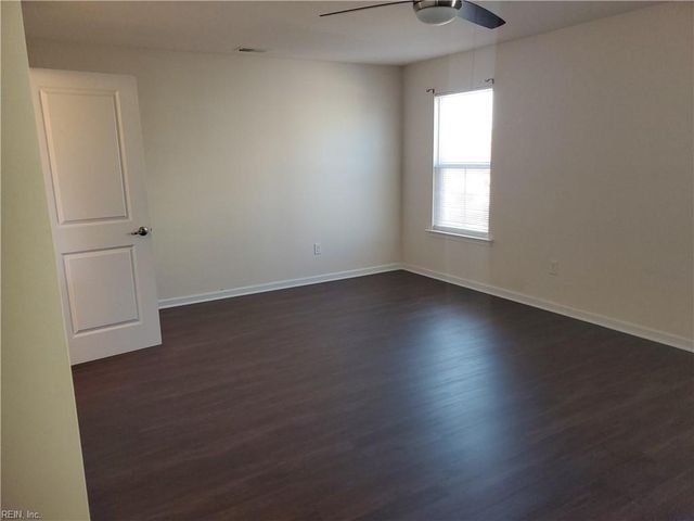 820 Corcormant LN, Chesapeake, VA 23323