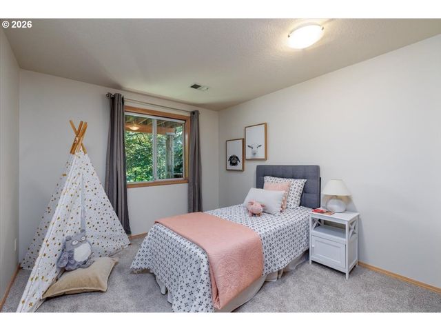 10714 Sw TUALATIN Dr, Portland, OR 97224