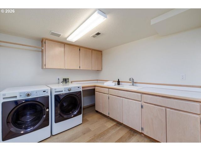 10714 Sw TUALATIN Dr, Portland, OR 97224