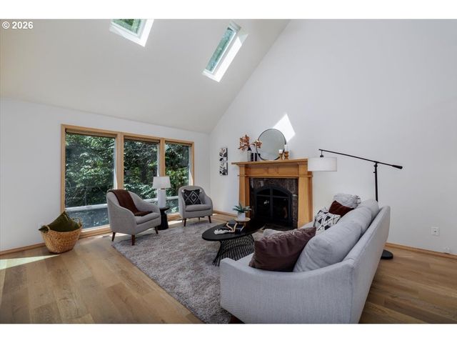 10714 Sw TUALATIN Dr, Portland, OR 97224