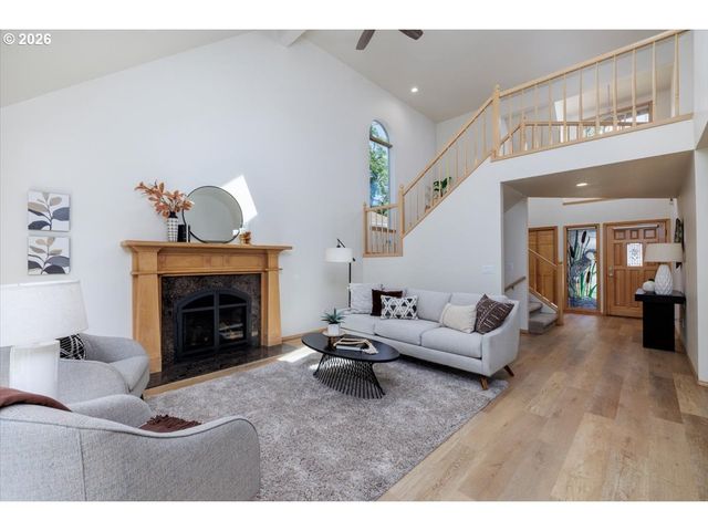 10714 Sw TUALATIN Dr, Portland, OR 97224