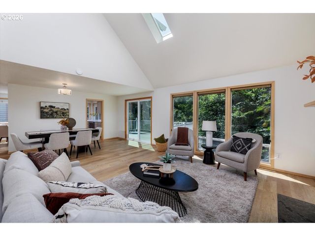 10714 Sw TUALATIN Dr, Portland, OR 97224