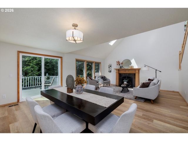 10714 Sw TUALATIN Dr, Portland, OR 97224