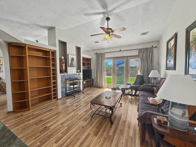 2613 Sandia Loop NE, Rio Rancho, NM 87144