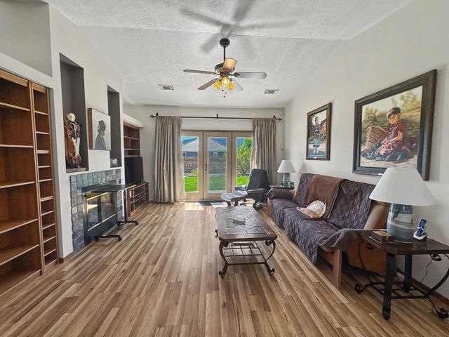 2613 Sandia Loop NE, Rio Rancho, NM 87144