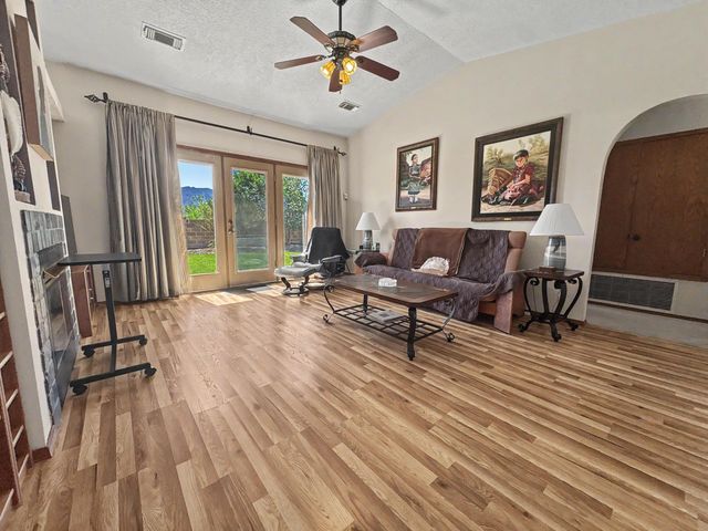 2613 Sandia Loop NE, Rio Rancho, NM 87144