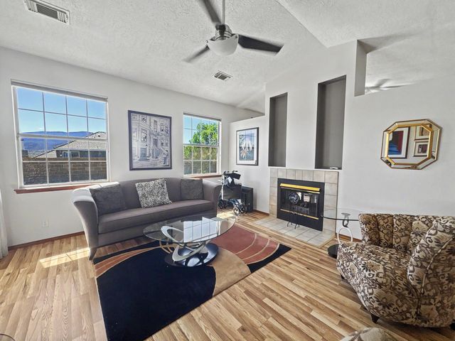 2613 Sandia Loop NE, Rio Rancho, NM 87144
