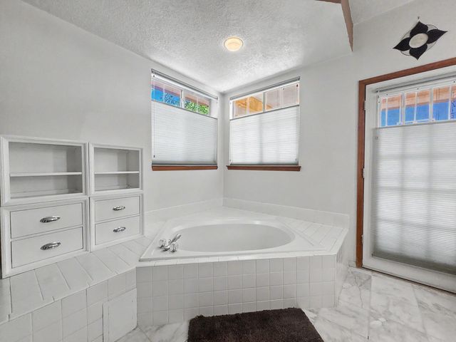 2613 Sandia Loop NE, Rio Rancho, NM 87144
