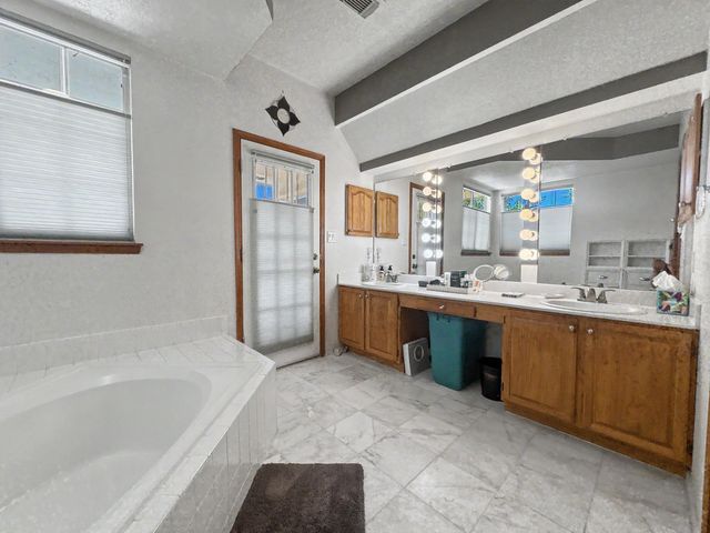 2613 Sandia Loop NE, Rio Rancho, NM 87144