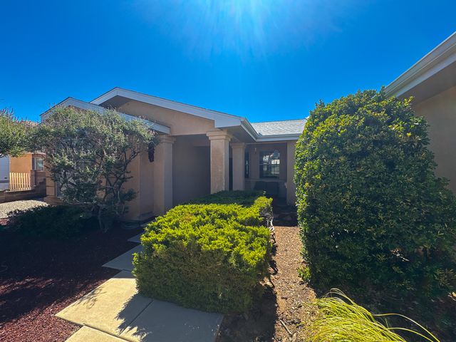2613 Sandia Loop NE, Rio Rancho, NM 87144