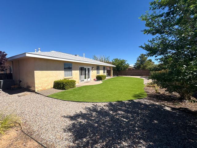 2613 Sandia Loop NE, Rio Rancho, NM 87144