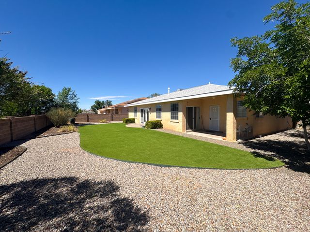 2613 Sandia Loop NE, Rio Rancho, NM 87144