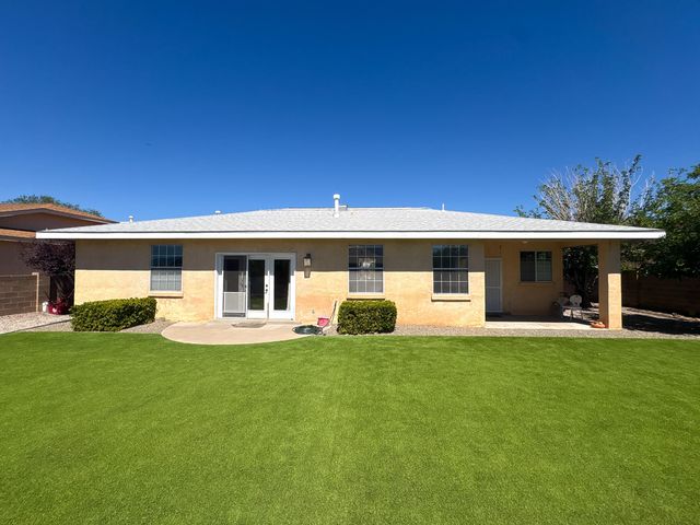 2613 Sandia Loop NE, Rio Rancho, NM 87144