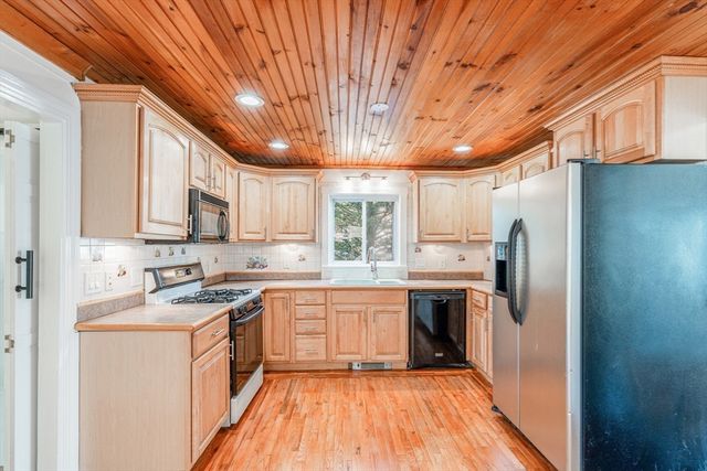 5 Sherbrook Pl, Lynn, MA 01904