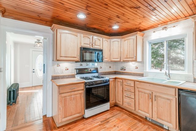 5 Sherbrook Pl, Lynn, MA 01904