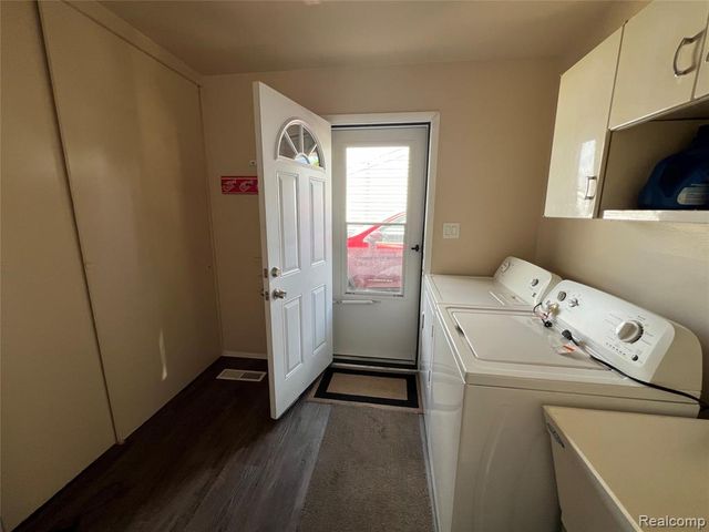35544 Thames Street, Westland, MI 48186
