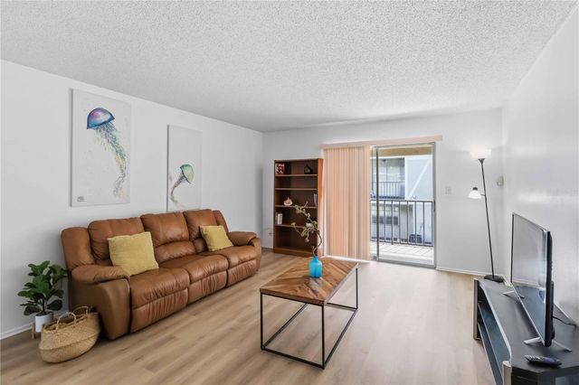 14462 REUTER STRASSE CIRCLE 607, Tampa, FL 33613