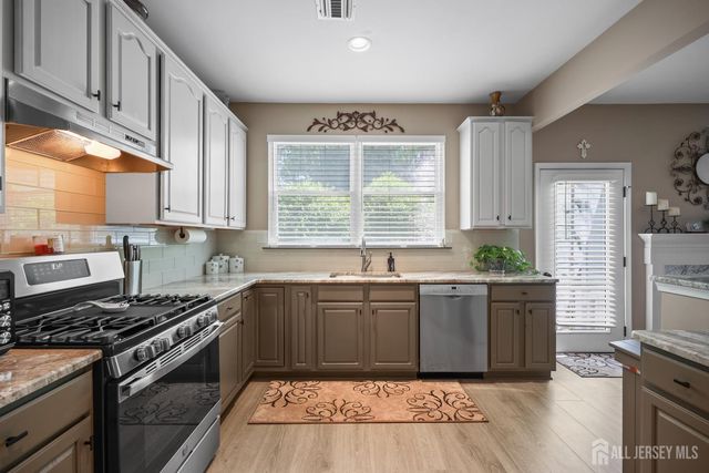 28 Sand Hill Court, Jamesburg, NJ 08831