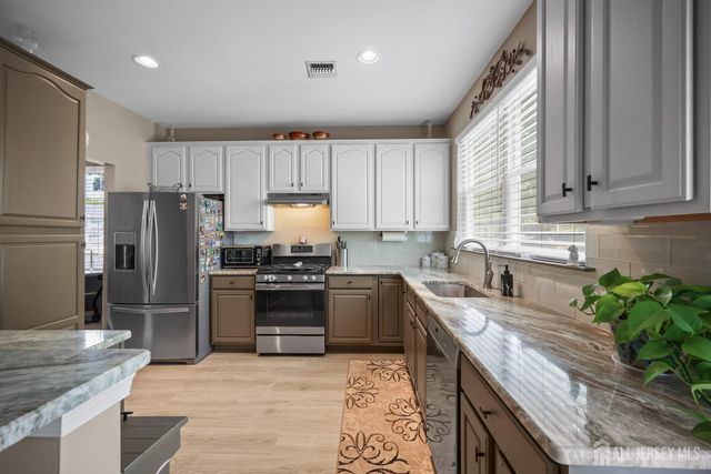 28 Sand Hill Court, Jamesburg, NJ 08831